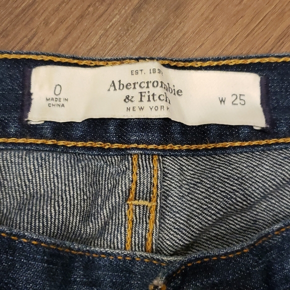 Abercrombie & fitch low cut cropped ripped jeans 0 - Picture 2 of 4